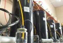Alexandre Esteves - No sistema, 12 reatores funcionam ao mesmo tempo e em linha, com sensores de oxigênio e gás carbônico e controle de temperatura, de forma integrada