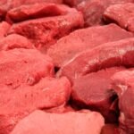 pedaços de carne bovina