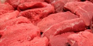 pedaços de carne bovina