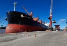navio atracado porto de rio grande exportações Brasil