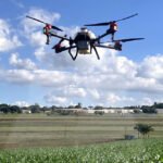 Publicação destaca papel da tecnologia de aplicação de pesticidas para uso seguro no campo Rafael Soares - A aplicação terrestre ou aérea de pesticidas continua sendo o método mais rápido e eficaz de controle fitossanitário