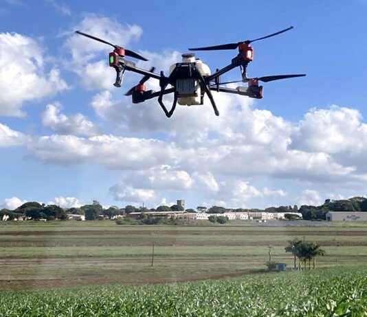 Rafael Soares - A aplicação terrestre ou aérea de pesticidas continua sendo o método mais rápido e eficaz de controle fitossanitário