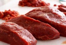pedaços de carne bovina