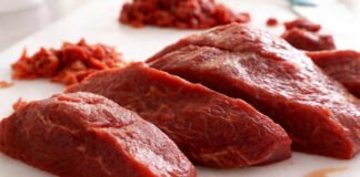 pedaços de carne bovina